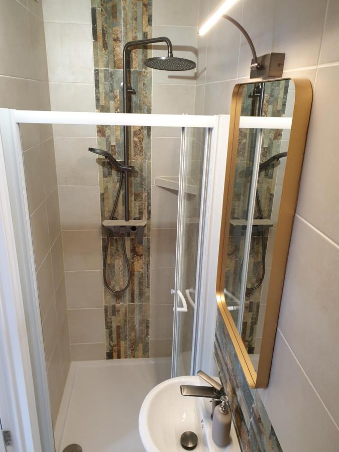 Beautiful Double En-Suite Room, Separate Entrance, Ilford, Central Line Gants Hill, Free Parking Kültér fotó