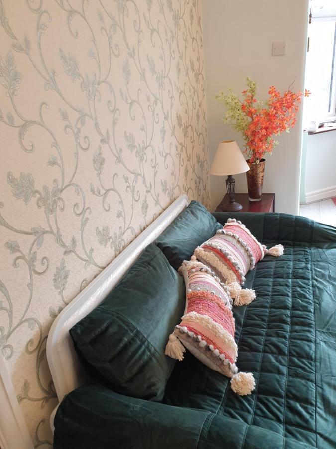 Beautiful Double En-Suite Room, Separate Entrance, Ilford, Central Line Gants Hill, Free Parking Kültér fotó