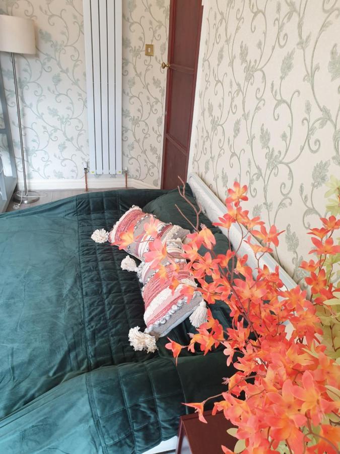 Beautiful Double En-Suite Room, Separate Entrance, Ilford, Central Line Gants Hill, Free Parking Kültér fotó