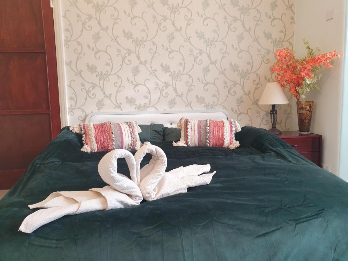 Beautiful Double En-Suite Room, Separate Entrance, Ilford, Central Line Gants Hill, Free Parking Kültér fotó