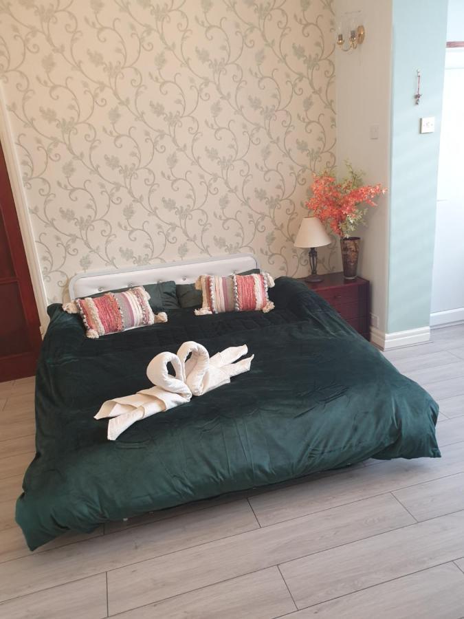 Beautiful Double En-Suite Room, Separate Entrance, Ilford, Central Line Gants Hill, Free Parking Kültér fotó