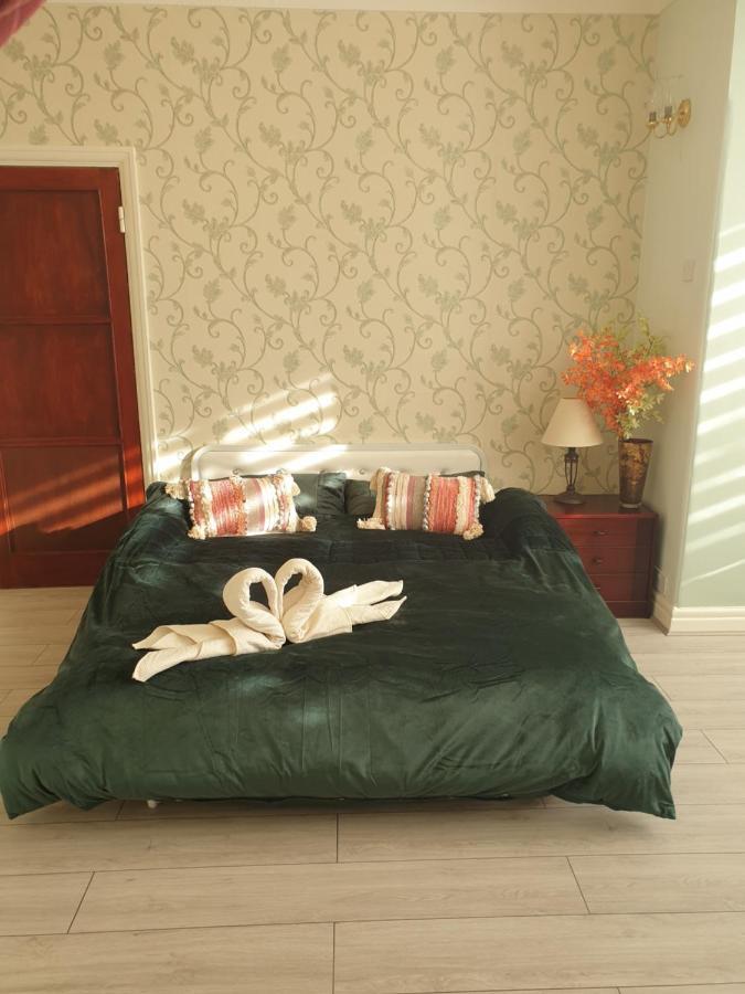 Beautiful Double En-Suite Room, Separate Entrance, Ilford, Central Line Gants Hill, Free Parking Kültér fotó