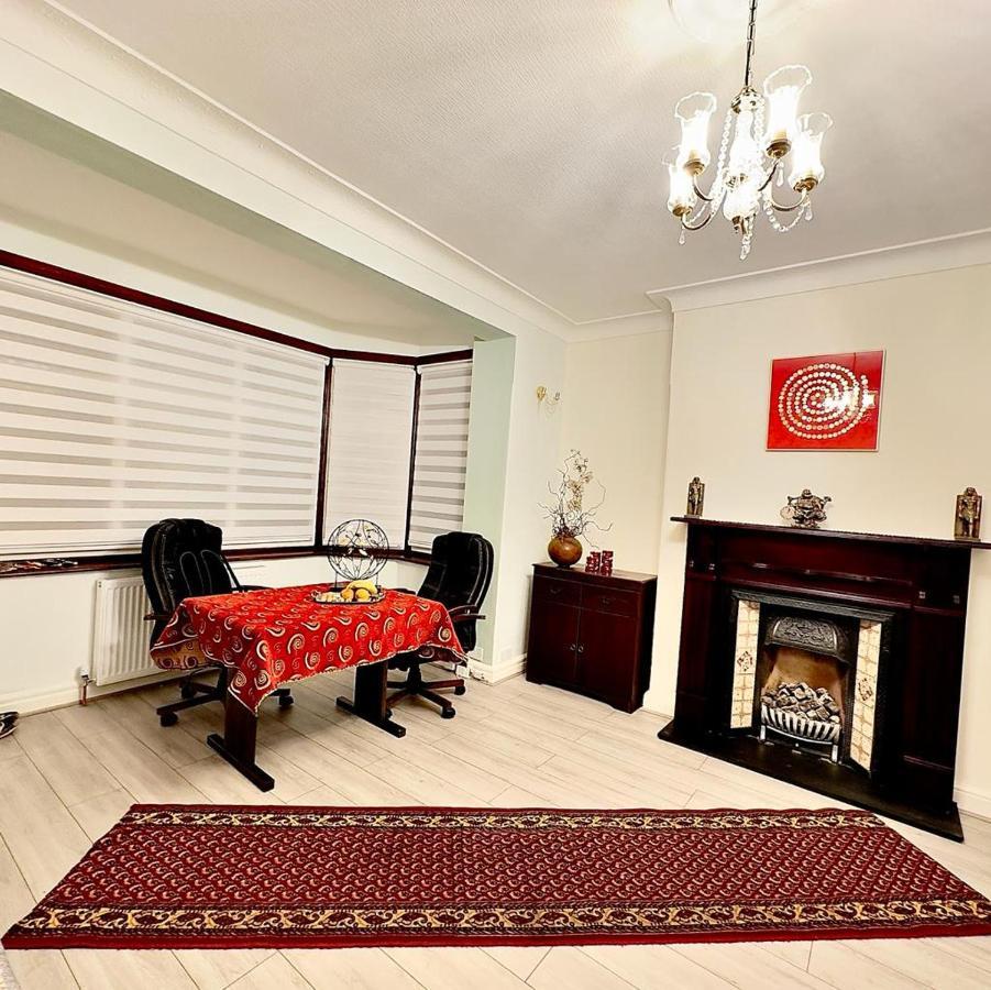 Beautiful Double En-Suite Room, Separate Entrance, Ilford, Central Line Gants Hill, Free Parking Kültér fotó