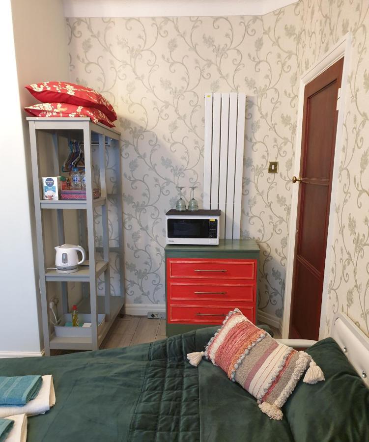 Beautiful Double En-Suite Room, Separate Entrance, Ilford, Central Line Gants Hill, Free Parking Kültér fotó